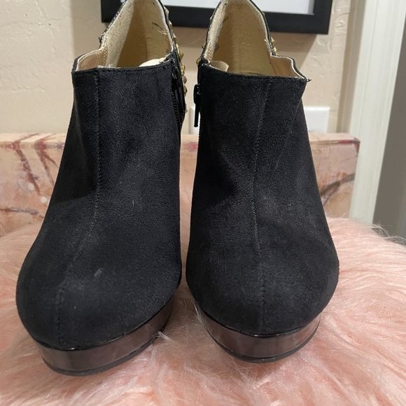 BONGO “Dionne” Gold Studded Platform Heels—SZ. 8 - Picture 5 of 6